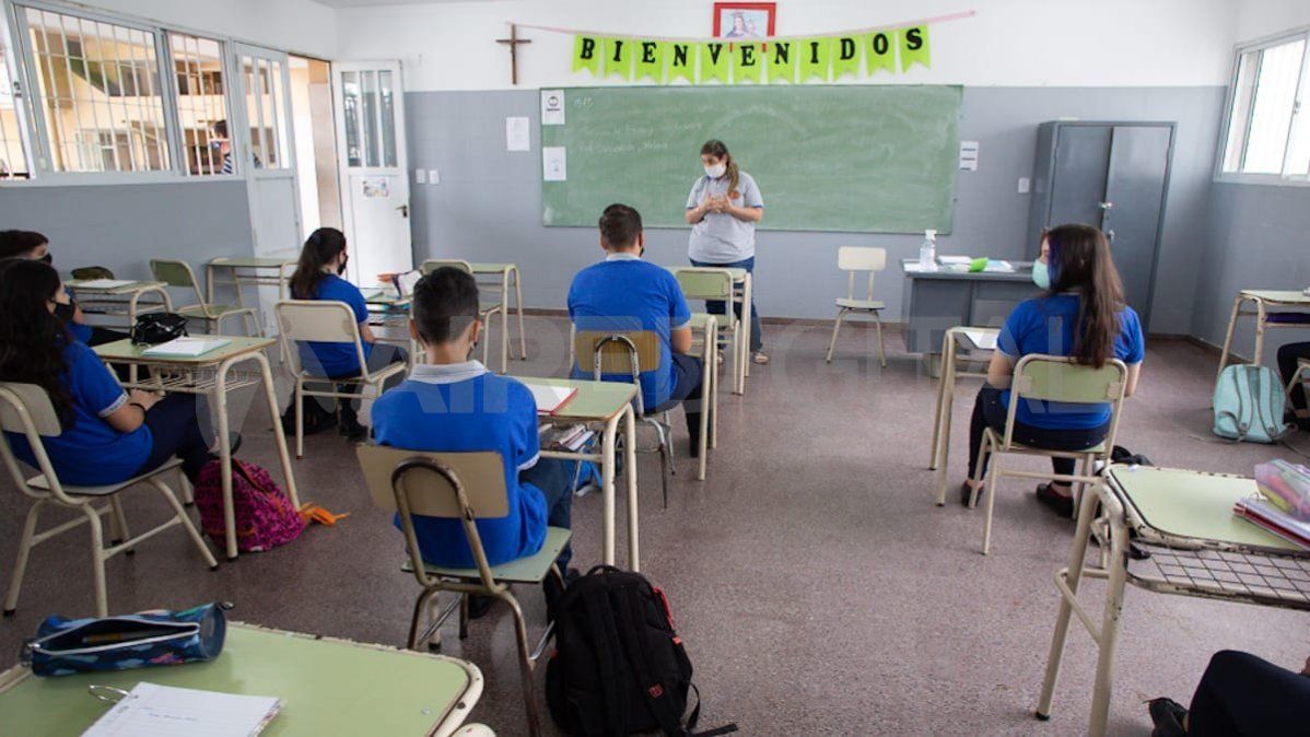 Lo alumnos asisten a las escuelas en grupos reducidos por curso.
