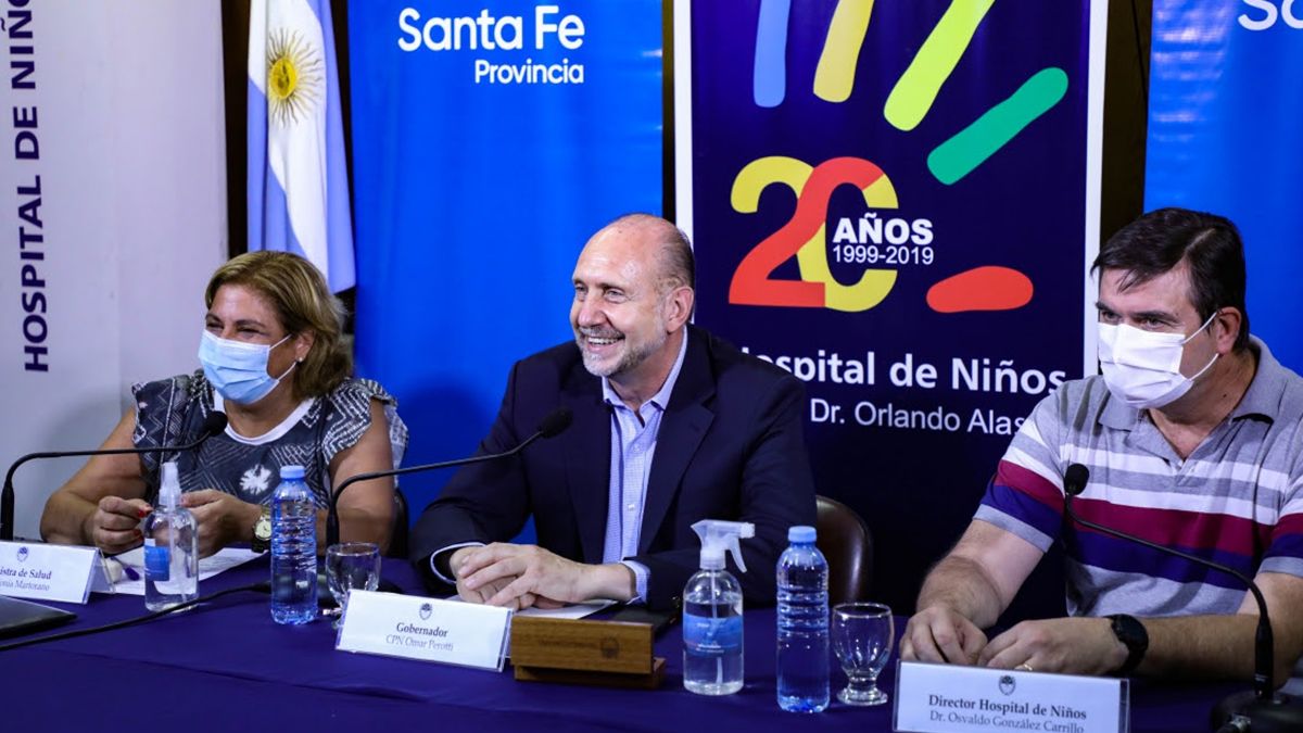 Por su parte, el ministro González García destacó la importancia de “recategorizar los centros tratantes, en el proceso de evaluación, de todos los establecimientos de salud que están incluidos en la red, que tuvimos el honor de iniciar y pensar hace ya unos cuantos años”.