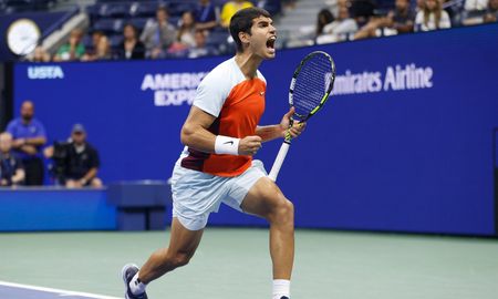 Carlos Alcaraz derrotó a Marin Cilic y avanzó a cuartos de final del US Open. El español busca llegar al número uno del ránking.