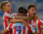 Con goles de Cabrera y Márquez, Unión derrotó a Emelec por 2-1 y pasó a octavos de la Copa Sudamericana. Con goles de Cabrera y Márquez, Unión derrotó a Emelec por 2-1 y pasó a octavos de la Copa Sudamericana.