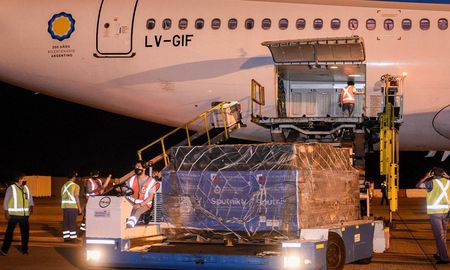 Argentina recibirá más vacunas rusas para continuar la campaña de vacunación en todo el país. Argentina recibirá más vacunas rusas para continuar la campaña de vacunación en todo el país.