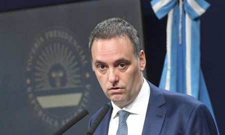 Manuel Adorni eludió entrar en detalles respecto al estado de las rutas nacionales y la falta de obras de mantenimiento.