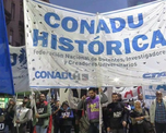 Mientras el Gobierno nacional, rectores y parte de las representaciones gremiales alcanzaron un acuerdo para recomponer salarios y reforzar el financiamiento de las universidades públicas, el Congreso de Conadu Histórica rechazó la propuesta. Mientras el Gobierno nacional, rectores y parte de las representaciones gremiales alcanzaron un acuerdo para recomponer salarios y reforzar el financiamiento de las universidades públicas, el Congreso de Conadu Histórica rechazó la propuesta.