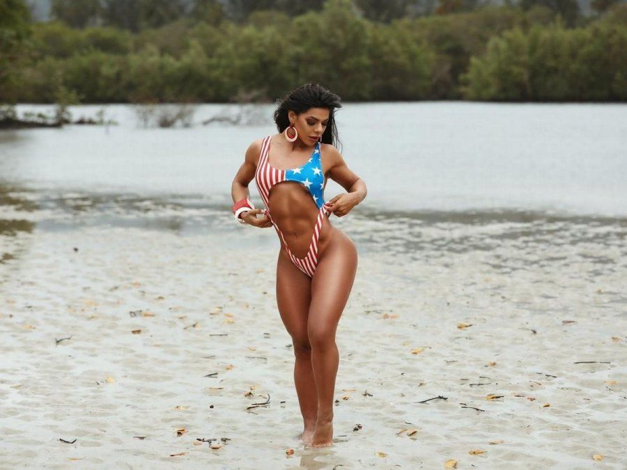 Suzy Cortez calienta las redes con sus fotos en bombacha