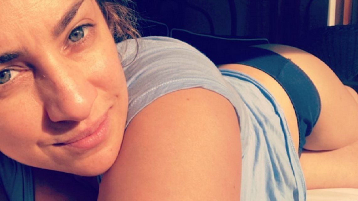 La foto hot de Maria Julia Oliván en la cama