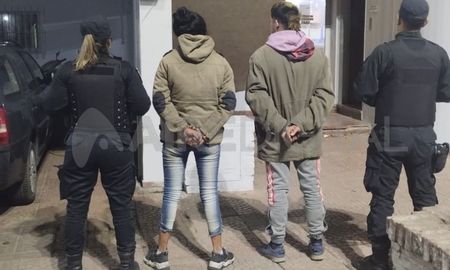 Una mujer y un hombre detenidos tras asaltar a un joven en la ciudad de Santa Fe Una mujer y un hombre detenidos tras asaltar a un joven en la ciudad de Santa Fe