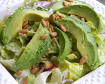 Cómo hacer una ensalada crocante de palta, berenjena y lechuga: la receta de Claudia Villafañe Cómo hacer una ensalada crocante de palta, berenjena y lechuga: la receta de Claudia Villafañe