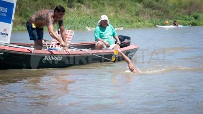 Cómo se alimentan los nadadores durante la Maratón Santa Fe-Coronda