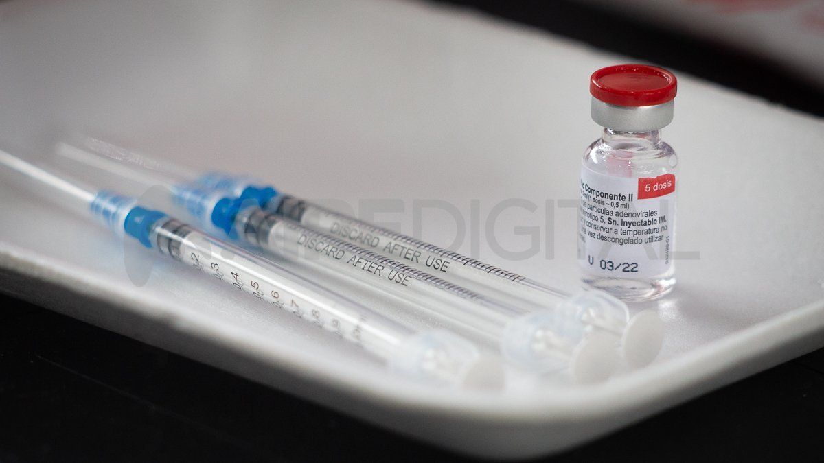 El Ministerio de Salud recomienda el uso de la vacuna de refuerzo contra el coronavirus. El Ministerio de Salud recomienda el uso de la vacuna de refuerzo contra el coronavirus.