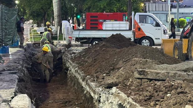Siguen los trabajos de Assa en la cloaca máxima sobre Bulevar.