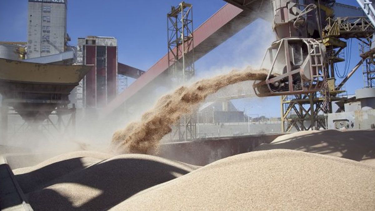 El gobierno juega al misterio con las retenciones a la soja, el trigo y el maíz, que aportan el filón de los recursos