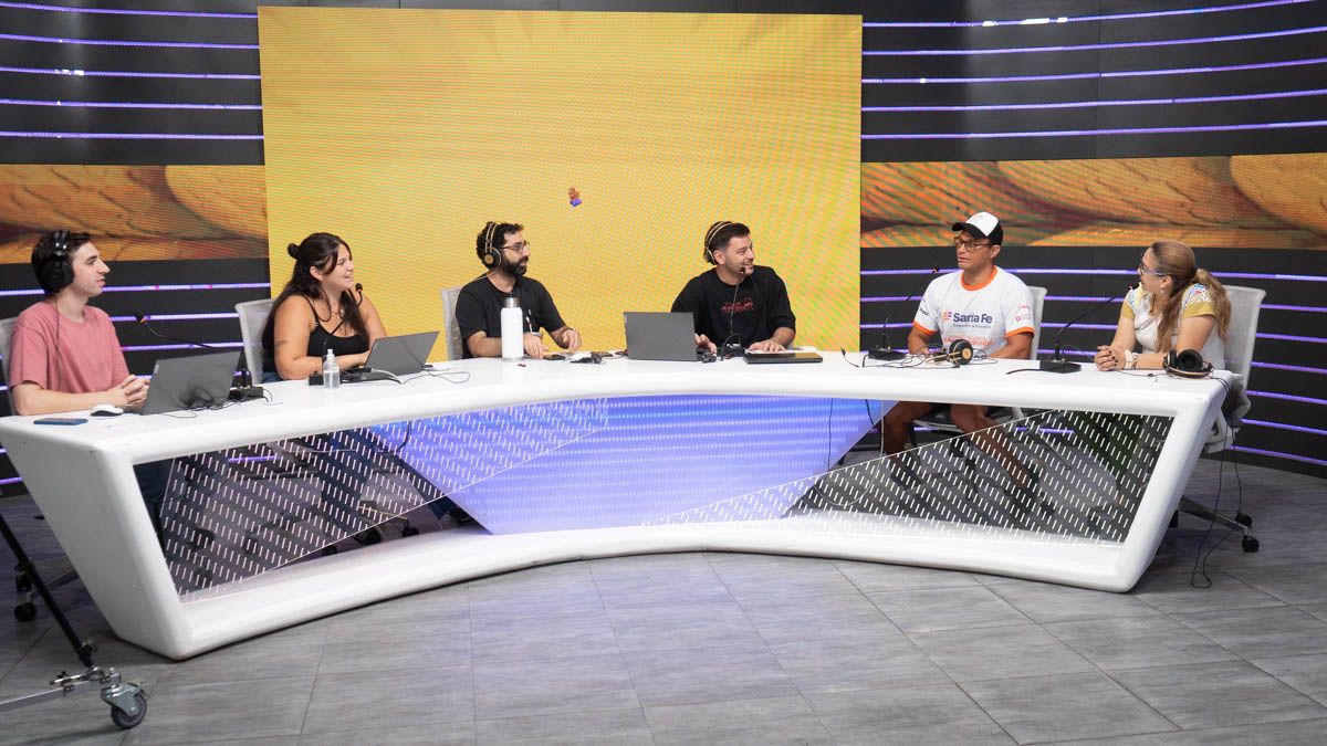 Carrillo Rozo y Pinto junto a los integrantes de Santa Siesta. Carrillo Rozo y Pinto junto a los integrantes de Santa Siesta.
