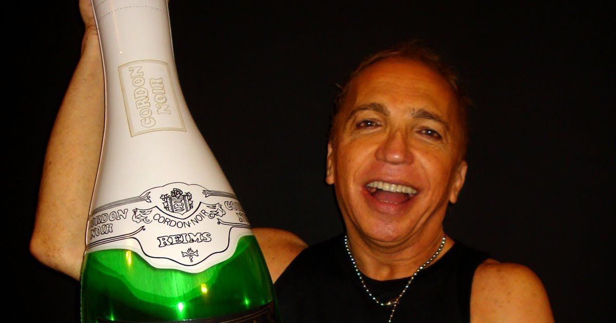 Mich Amed murió de cáncer de timo.