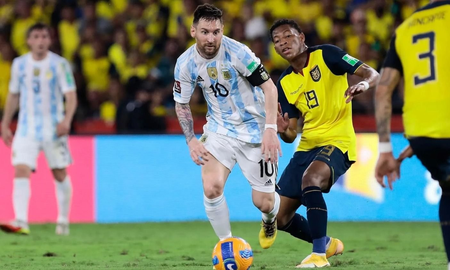 Con Lionel Messi, la Selección Argentina enfrenta a Ecuador en el estadio de River. Con Lionel Messi, la Selección Argentina enfrenta a Ecuador en el estadio de River.