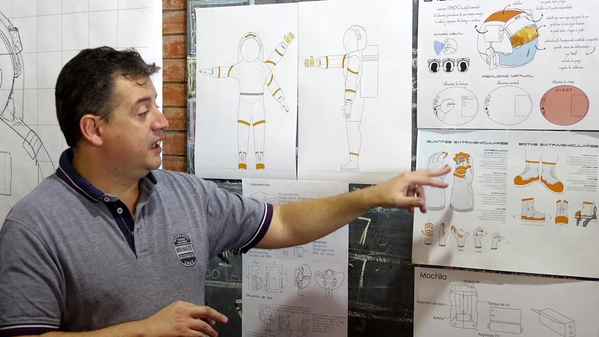 Diego Córdova, durante una exposición en la Facultad de Arquitectura Diseño y Urbanismo, de la UBA.