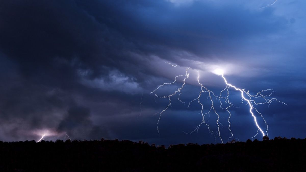Alguna tormenta podría estar acompañada de intensa actividad eléctrica. Alguna tormenta podría estar acompañada de intensa actividad eléctrica.