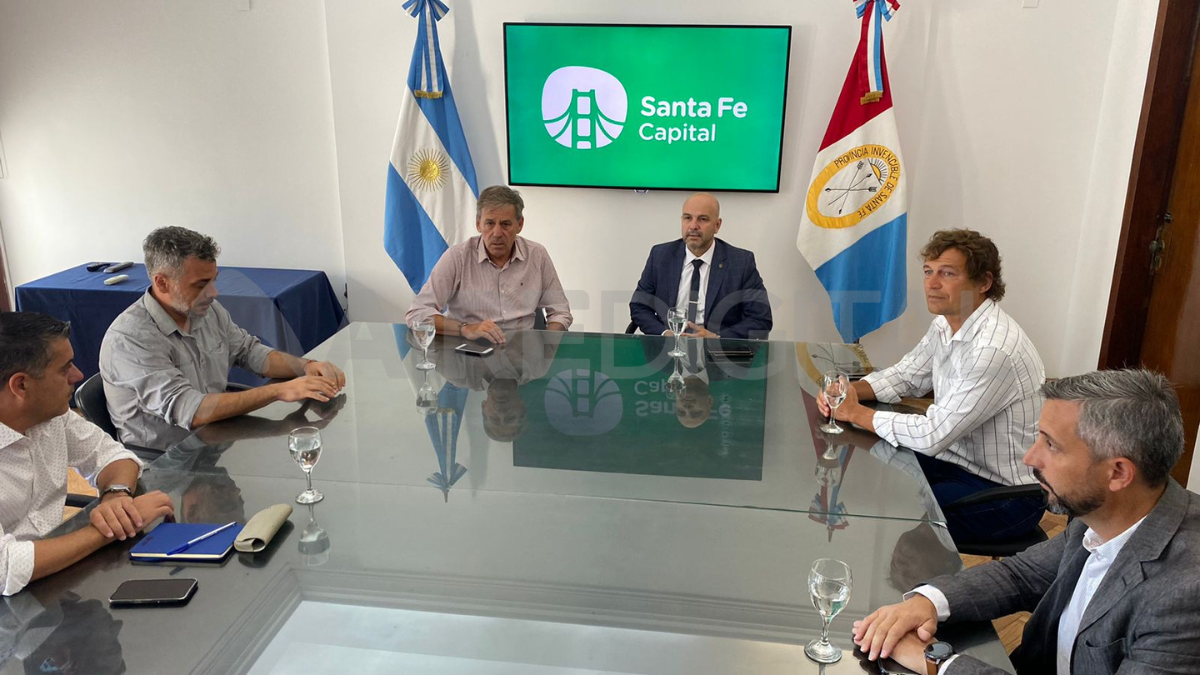 El intendente, Emilio Jatón, y el nuevo ministro de Seguridad de la provincia, Claudio Brilloni, se reunieron este miércoles en la Municipalidad de Santa Fe.