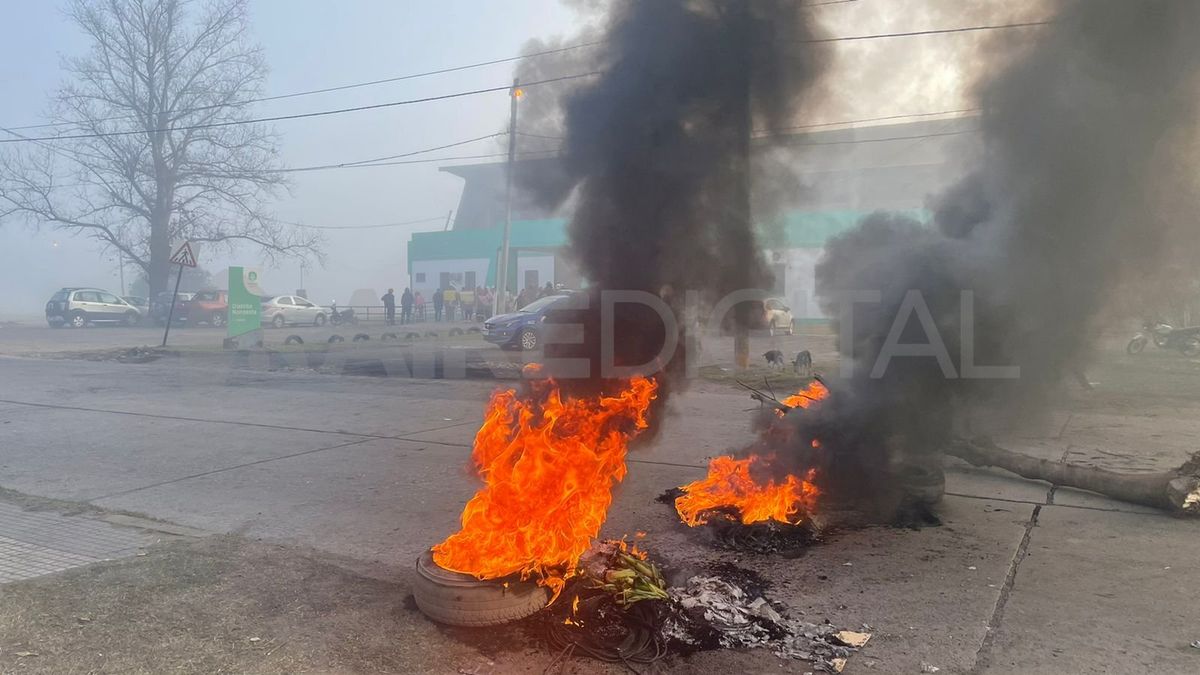 Corte de tránsito por una manifestación de vecinos sobre la Avenida Teniente Loza.