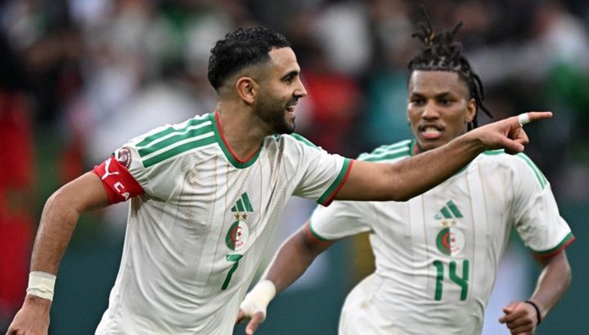 El mediocampista argelino Ibrahim Maza calentó la previa del debut mundialista ante la Selección Argentina. El mediocampista argelino Ibrahim Maza calentó la previa del debut mundialista ante la Selección Argentina.