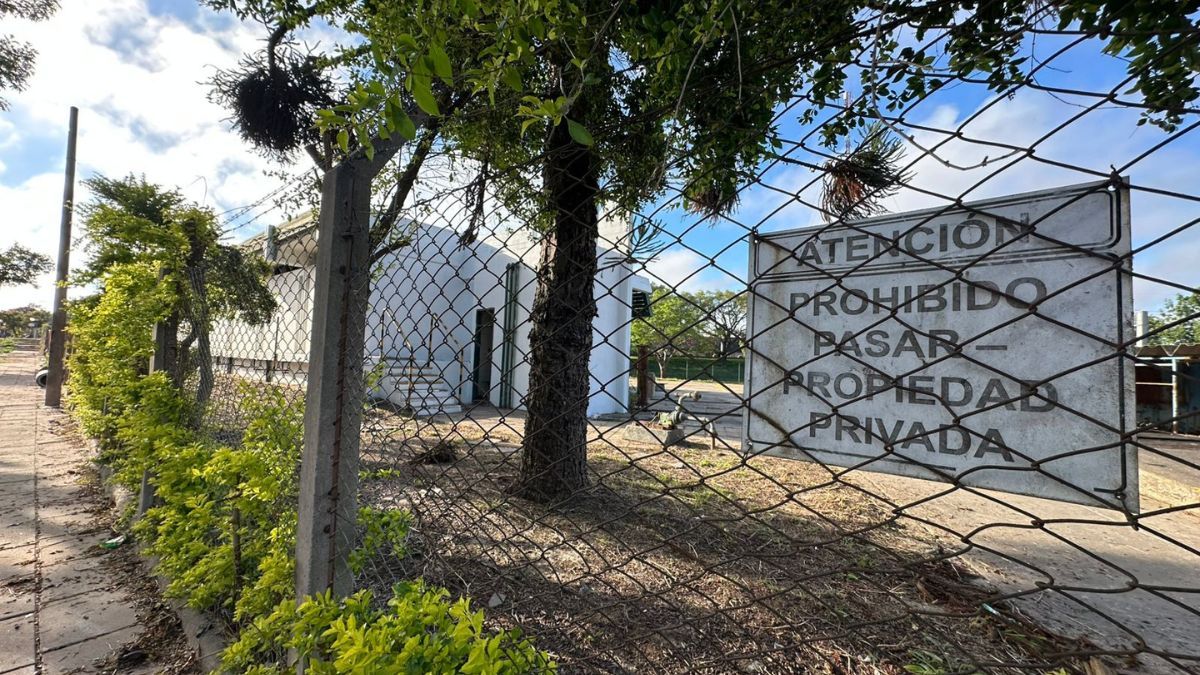 De acuerdo con la informaci&oacute;n recabada, la municipalidad logr&oacute; identificar a los nuevos propietarios del terreno y, tras ese proceso, se contrat&oacute; personal para realizar las tareas de limpieza.