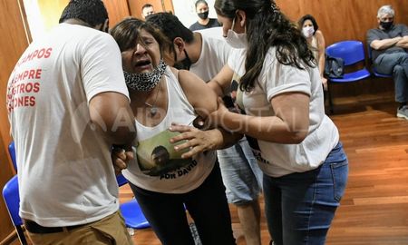 Llantos y emoción. Los familiares de David y Emanuel se conmovieron al escuchar la sentencia. Llantos y emoción. Los familiares de David y Emanuel se conmovieron al escuchar la sentencia.