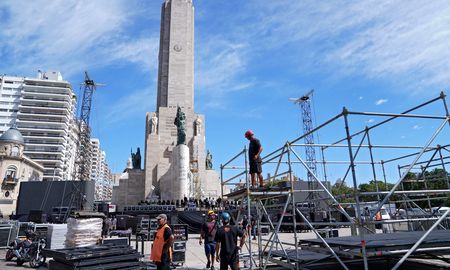 Rosario se prepara para vivir una noche histórica con Fito Páez en el Monumento a la Bandera Rosario se prepara para vivir una noche histórica con Fito Páez en el Monumento a la Bandera