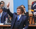 El presidente Javier Milei continúa con su imagen en descenso y aparece en el séptimo puesto de un total de 16 dirigentes medidos en una encuesta El presidente Javier Milei continúa con su imagen en descenso y aparece en el séptimo puesto de un total de 16 dirigentes medidos en una encuesta