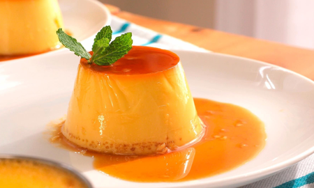 Huevos, leche y azúcar: ingredientes simples para un flan irresistible. Huevos, leche y azúcar: ingredientes simples para un flan irresistible.