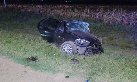 El auto quedó mayormente siniestrado del lado del conductor. El auto quedó mayormente siniestrado del lado del conductor.