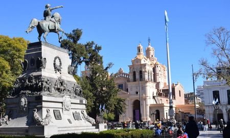 Del jueves 2 al domingo 5 de abril, el calendario regala cuatro días perfectos para cortar la rutina y el ruido de la ciudad. Del jueves 2 al domingo 5 de abril, el calendario regala cuatro días perfectos para cortar la rutina y el ruido de la ciudad.