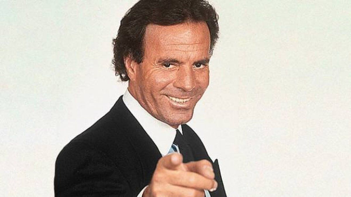 Julio Iglesias se toma con gracia los memes, siempre que sean con buena intensi&oacute;n.
