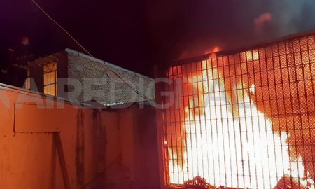 En el amanecer de este domingo, detenidos de la Comisaría 12 de Santo Tomé prendieron fuego un colchón reclamando mejores condicioines de detención. En el amanecer de este domingo, detenidos de la Comisaría 12 de Santo Tomé prendieron fuego un colchón reclamando mejores condicioines de detención.