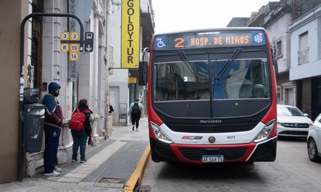 Este jueves vence el plazo que tienen los empresarios de colectivos de Santa Fe para hacer frente al pago de los salarios del mes de abril. Este jueves vence el plazo que tienen los empresarios de colectivos de Santa Fe para hacer frente al pago de los salarios del mes de abril.