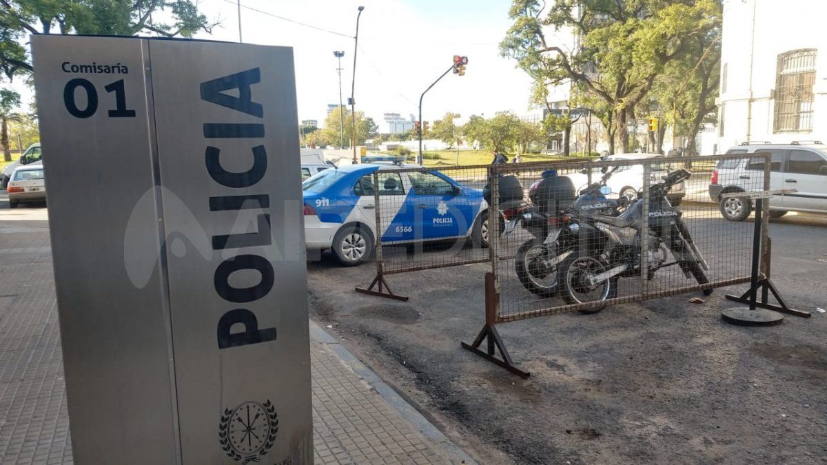 La menor,acompañada por una tía, fue trasladada por los policías de la Brigada motorizada de la comunitaria a la comisaría primera