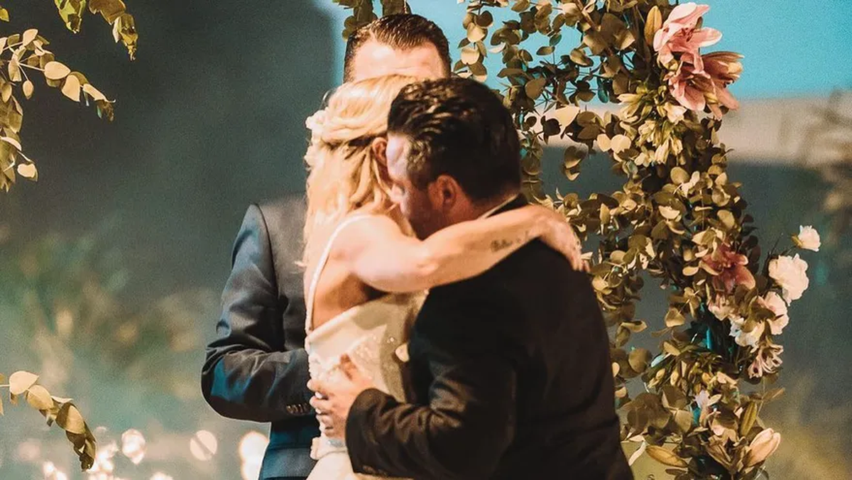 Luego del emotivo momento, Estévez y Carballo pudieron disfrutar con sus compañeros de elenco