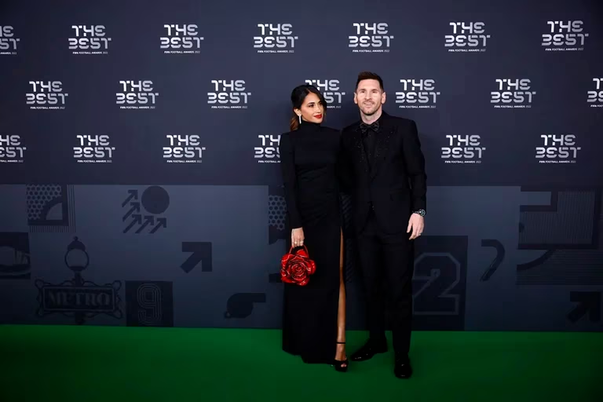 Como siempre, Antonela Roccuzzo y Lionel Messi se mostraron juntos y felices en la ceremonia de premiación.