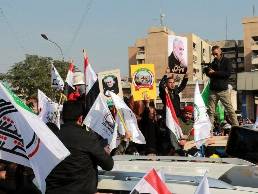 Decenas de miles de iraníes despiden los restos de Qasem Soleimani