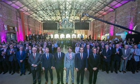 Con la firma de gobernadores de seis provincias argentinas, se conformó la Región Litoral, cuyo objetivo es desarrollar políticas en conjunto y mitigar las consecuencias de la gestión de gobierno de Javier Milei. Con la firma de gobernadores de seis provincias argentinas, se conformó la Región Litoral, cuyo objetivo es desarrollar políticas en conjunto y mitigar las consecuencias de la gestión de gobierno de Javier Milei.