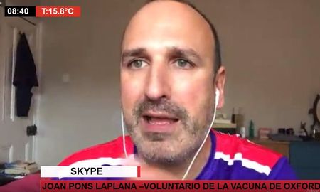 El enfermero Joan Pons Laplana es uno de los 30.000 voluntarios que ya se colocó la vacuna contra el covid-19 que desarrolla la Universidad de Oxford. El enfermero Joan Pons Laplana es uno de los 30.000 voluntarios que ya se colocó la vacuna contra el covid-19 que desarrolla la Universidad de Oxford.