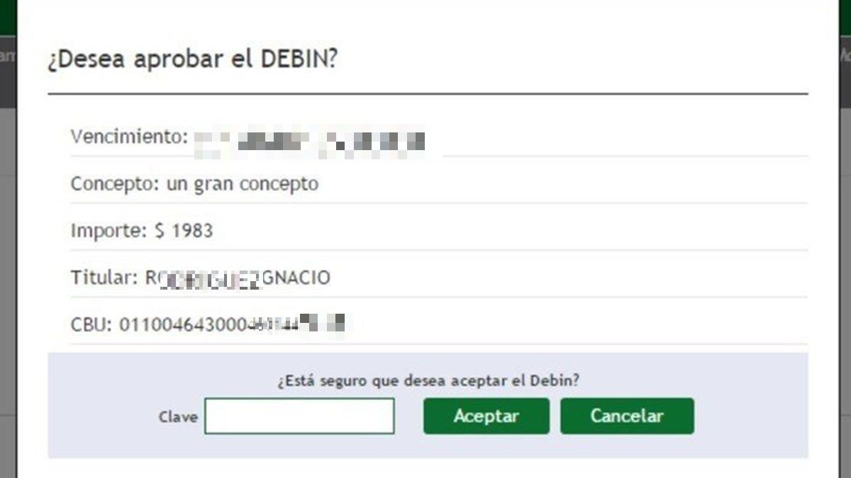De manera simple nos llega un mensaje de la entidad bancaria en donde nos solicita la confirmación de la transacción, la estafa se produce al no leer bien las indicaciones de transferencias.
