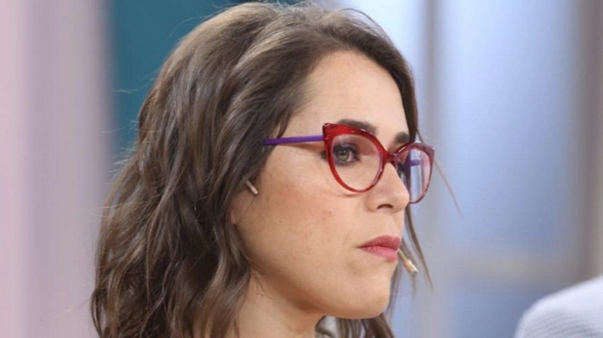 La comediante Malena Guinzburg, hija del emblemático fallecido conductor Jorge Guinzburg, dijo que vio la cara de su padre en una pared y compartió la imagen en las redes sociales.