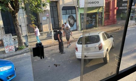 Un auto cayó este martes en un pozo en Suipacha y 9 de Julio, en el centro Santa Fe. Un auto cayó este martes en un pozo en Suipacha y 9 de Julio, en el centro Santa Fe.