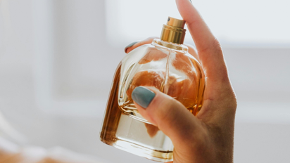 El truco viral del algodón con perfume para aromatizar la casa: cómo se usa y por qué funciona