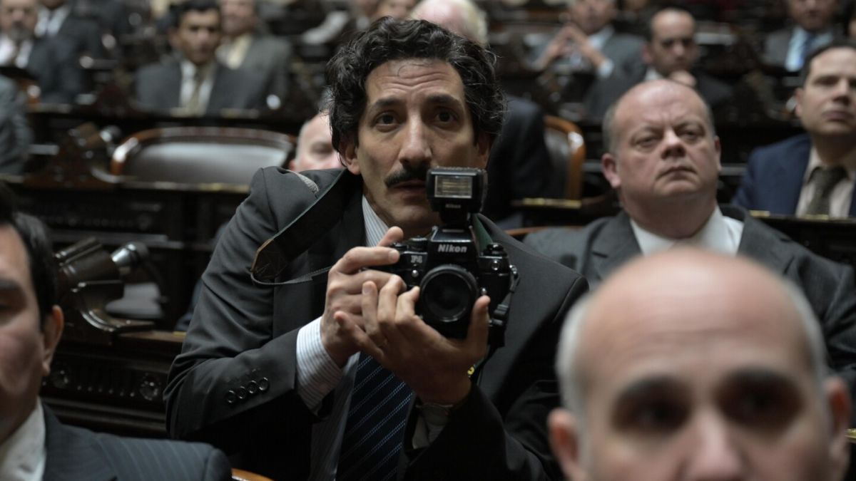 Quién es Olegario Salas, el fotógrafo que aparece en la serie sobre Carlos Menem