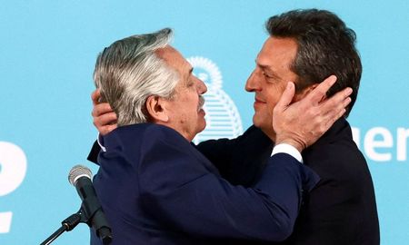 Fernández elogió a Massa en un acto. Fernández elogió a Massa en un acto.