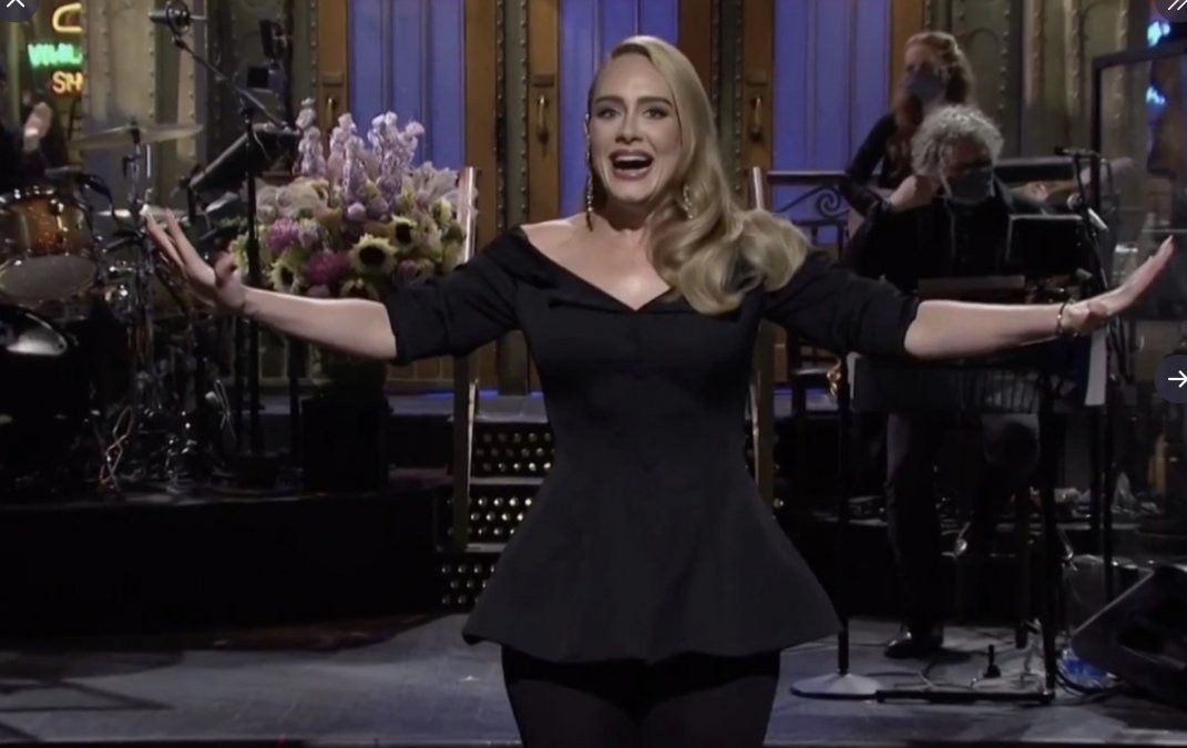 Adele en su debut como presentadora en Saturday Night Live.