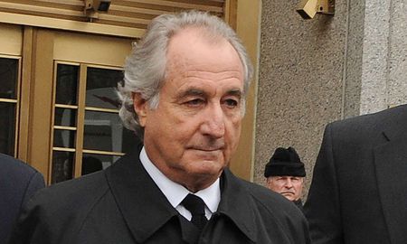 Bernie Madoff fue apresado por el FBI en 2008, acusado de fraude. Bernie Madoff fue apresado por el FBI en 2008, acusado de fraude.