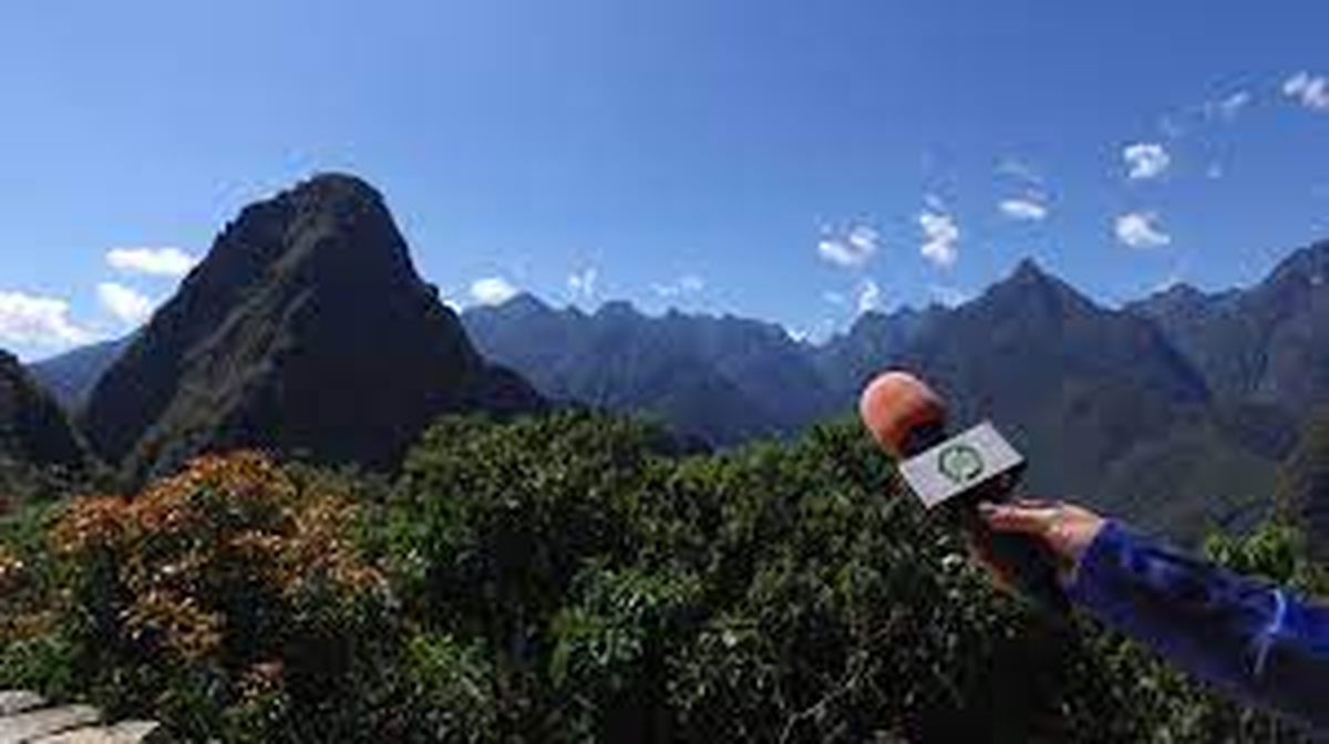 El periodismo turístico es una especialización de la profesión de comunicación social dedicada a informar acerca de los diversos aspectos relacionados con el turismo.