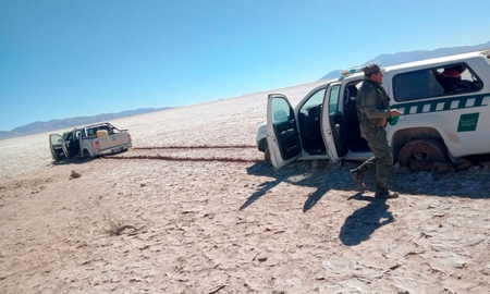 Intentaron escapar con 36 kilos de cocaína, pero su camioneta se atascó en las Salinas Grandes de Jujuy Intentaron escapar con 36 kilos de cocaína, pero su camioneta se atascó en las Salinas Grandes de Jujuy