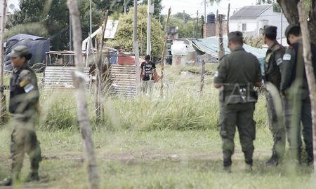 El juez que interviene ordenó a la Agrupación XXI de Gendarmería Nacional desalojar el lugar. Pero el operativo nunca se realizó. El juez que interviene ordenó a la Agrupación XXI de Gendarmería Nacional desalojar el lugar. Pero el operativo nunca se realizó.